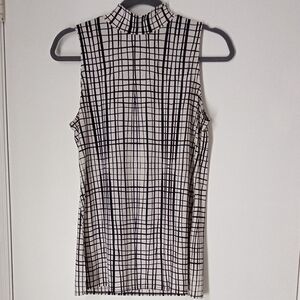 Ladies Worthington Black and White Mock Turtleneck Sleeveless Top